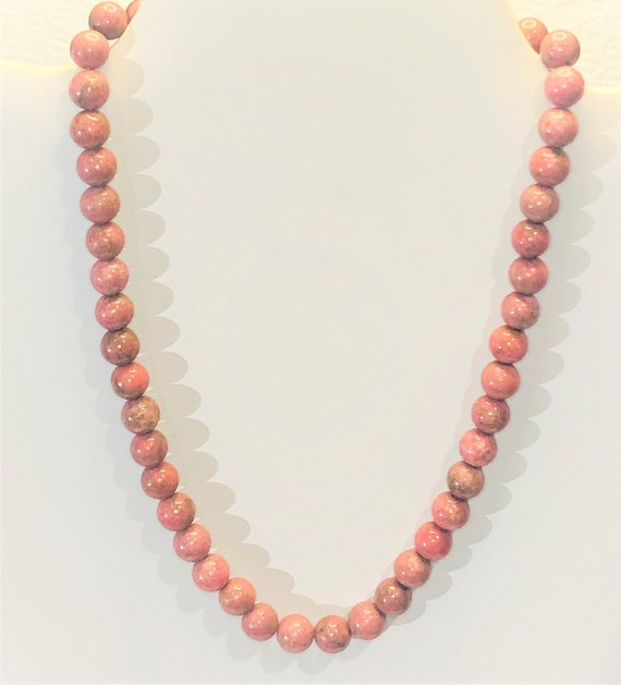 Vintage 18" Mauve Glass Beaded Choker.  Pink Marb… - image 8