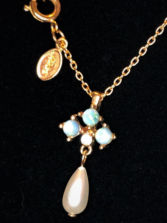 Vintage 16" AVON Pearl & Opal Choker.  Teardrop P… - image 2