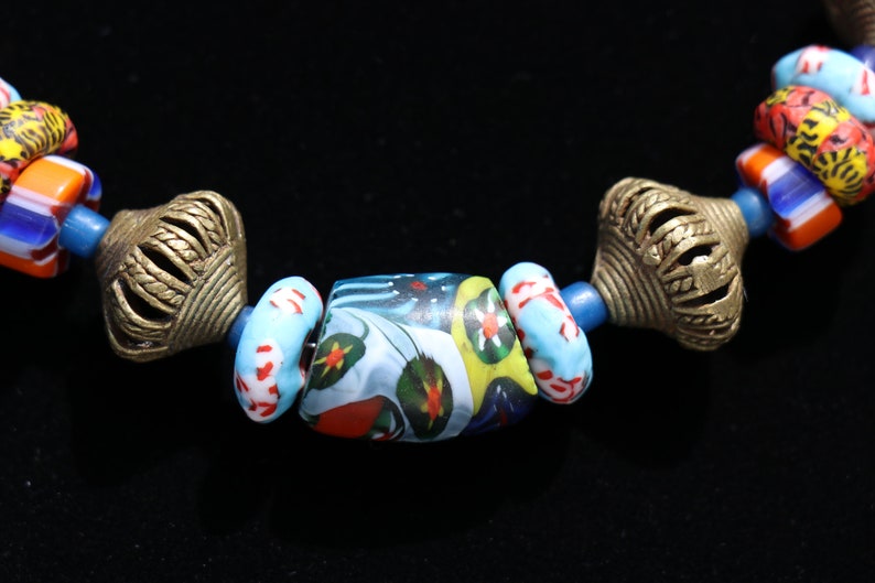 Pendentif africain avec perles de commerce africain - France Pendentif africain avec perles de commerce africain - France