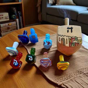 VINTAGE DREIDEL LOT Eight Blown Glass and One Olive Wood Dreidel Hanukkah Jewish Spinning Tops