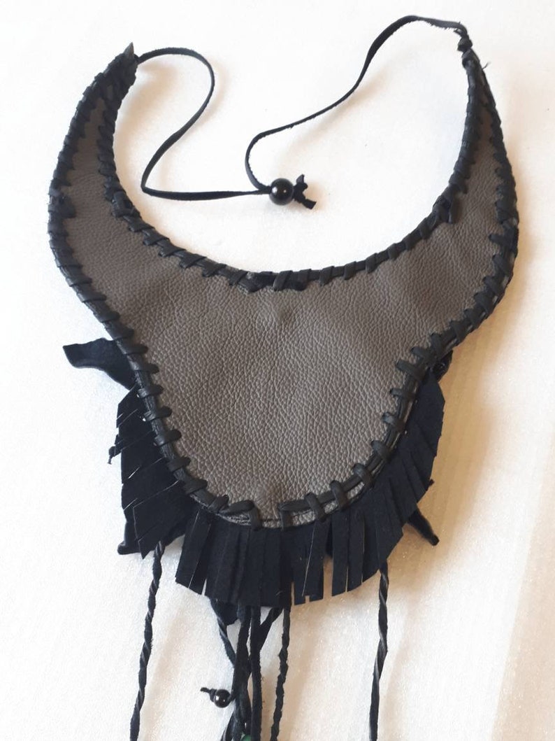 Opulent leather collar with large flowers and fringes image 10