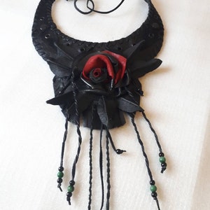 Opulent leather collar with large flowers and fringes image 9