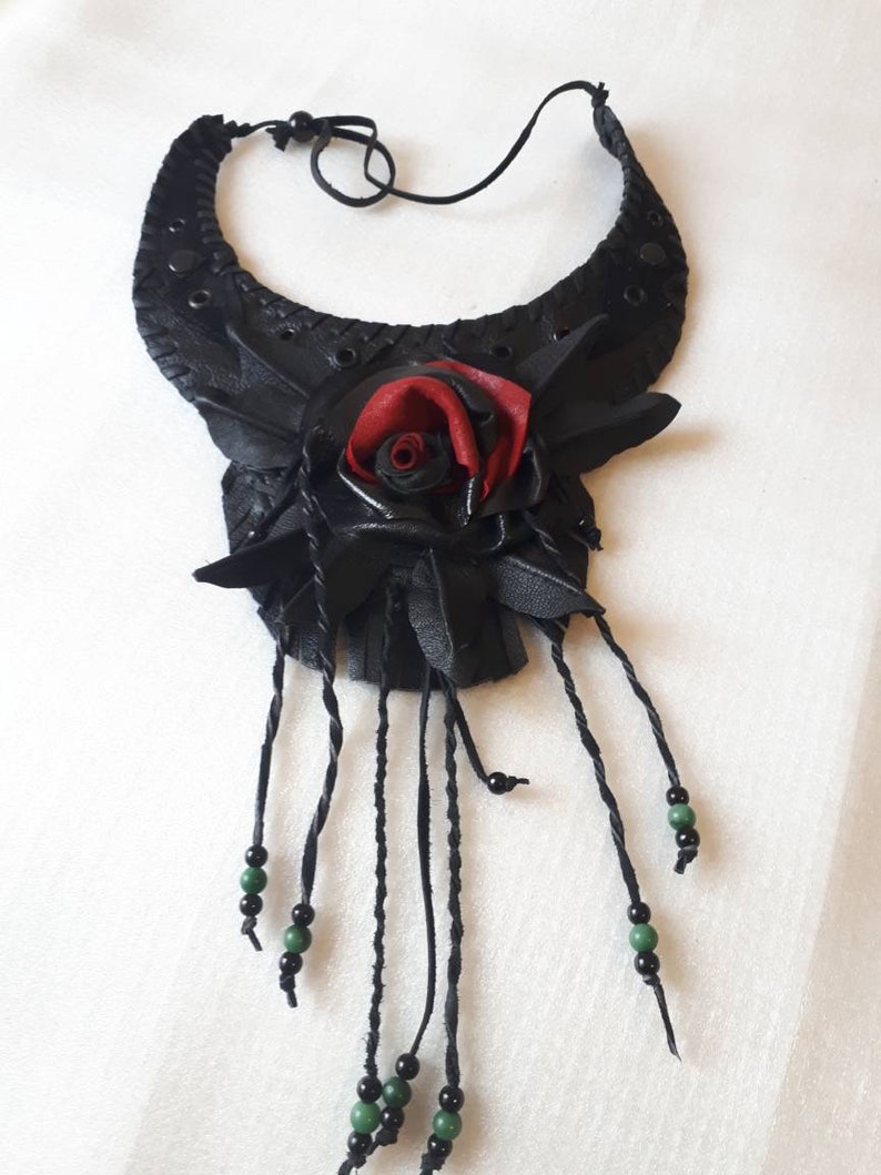 Opulent leather collar with large flowers and fringes image 9