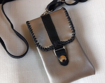 Small bag made of leather in silver and black, for hanging around the shoulder, for cell phone, ID card, card, keys and money