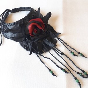 Opulent leather collar with large flowers and fringes image 7