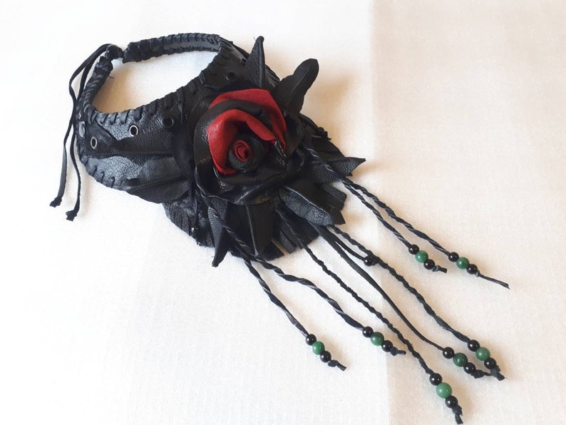 Opulent leather collar with large flowers and fringes image 7