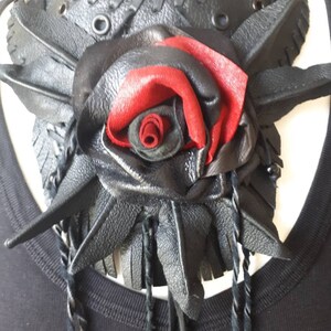 Opulent leather collar with large flowers and fringes image 4