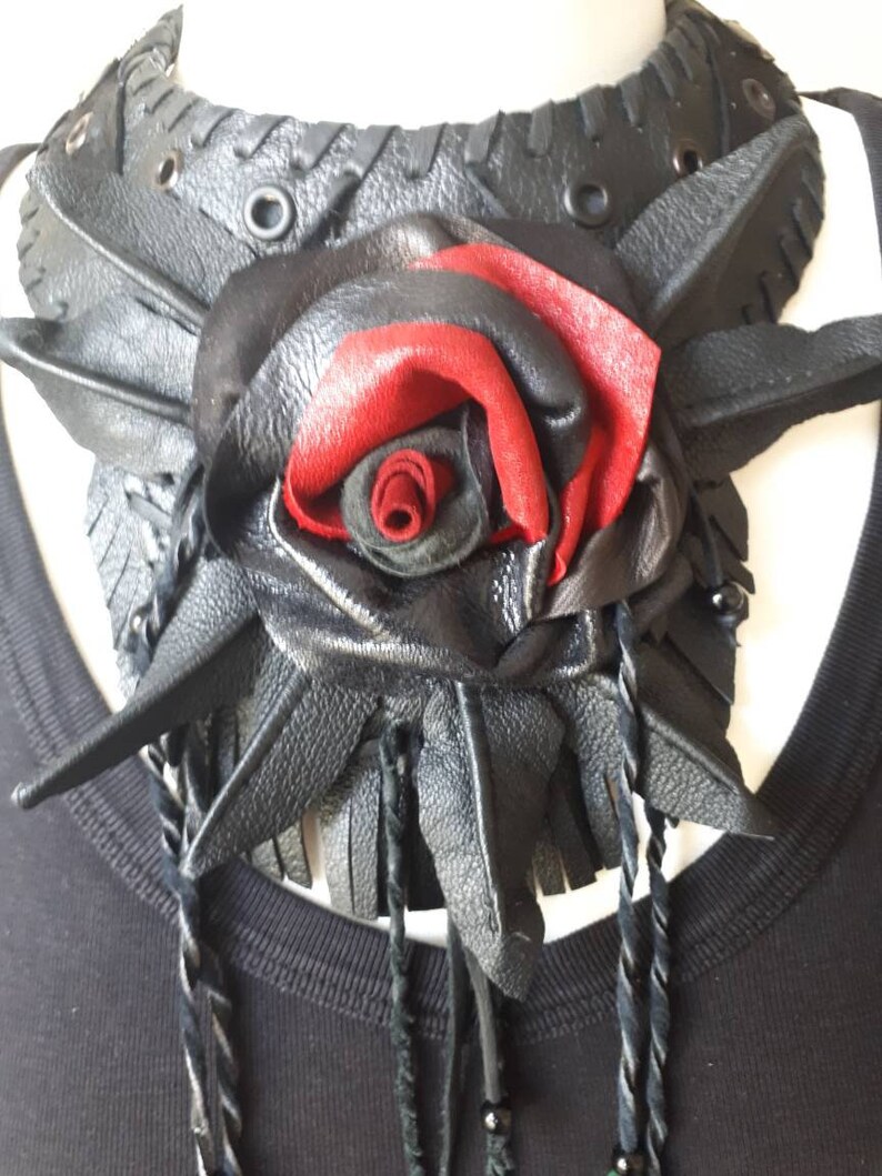 Opulent leather collar with large flowers and fringes image 4