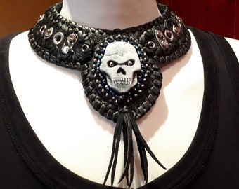 Black leather collar with skull