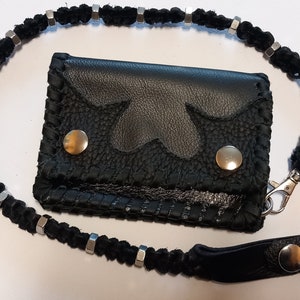Schwarze Lederbörse mit Lederkette aus Leder zum einhängen an den Gürtel, handgemachtes Unikat