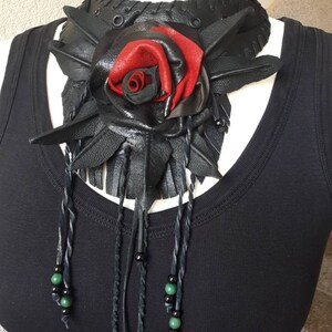 Opulent leather collar with large flowers and fringes image 2