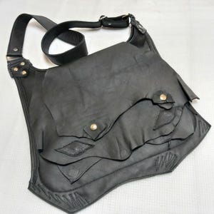 Grosse lässige Schultertasche aus schwarzen Leder