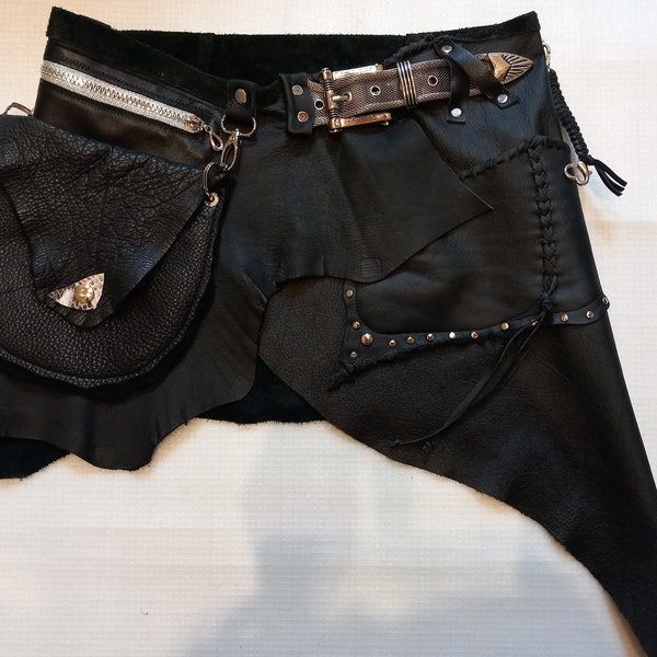 short black pointed skirt with pockets, made of leather, in a rock style for wrapping, size 36/38 (S/meter)