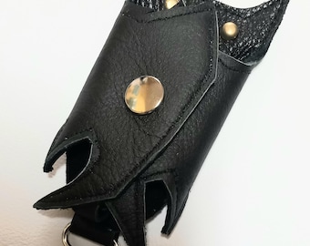 Fledermaus-Schlüsseltasche, aus Leder