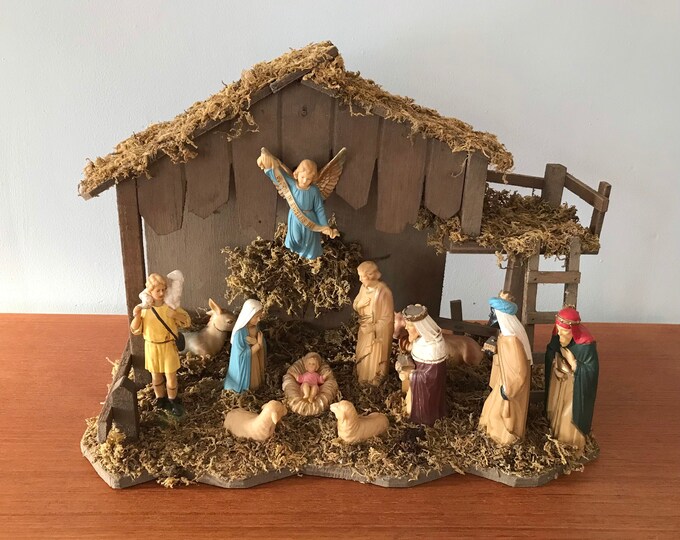 Vintage Nativity Scene, Vintage Creche, Wood Frame With Dried Faux Moss