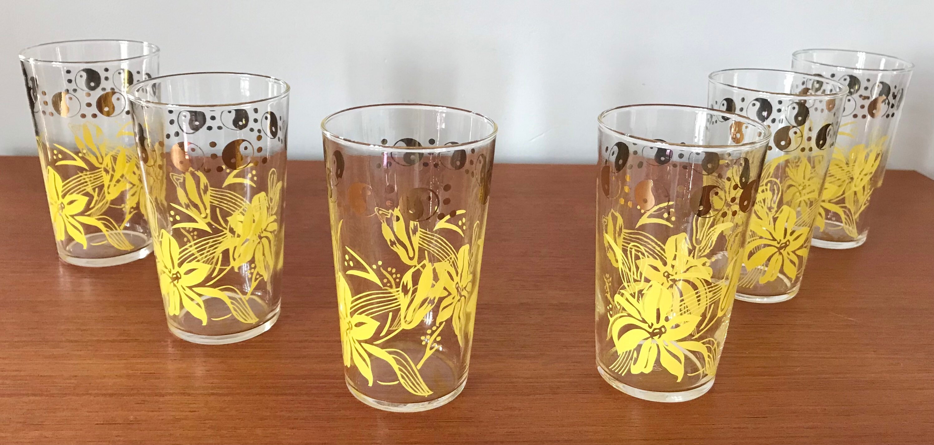 Vintage Federal Glass Tumblers, Set of Six Featuring Gold, White, & Red  Rings, Interlocking Dots on Clear Drinking Glasses, Circa 1960's 