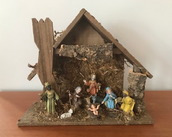 Vintage Nativity Scene, Vintage Creche, Wood Frame With Dried Faux Moss, Plastic Nativity Figures, Baby Jesus Joseph Mary Wise Men, Italy