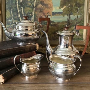 Service à café et thé Art Déco en métal argenté de style Queen Anne, assiette Cavendish Angleterre