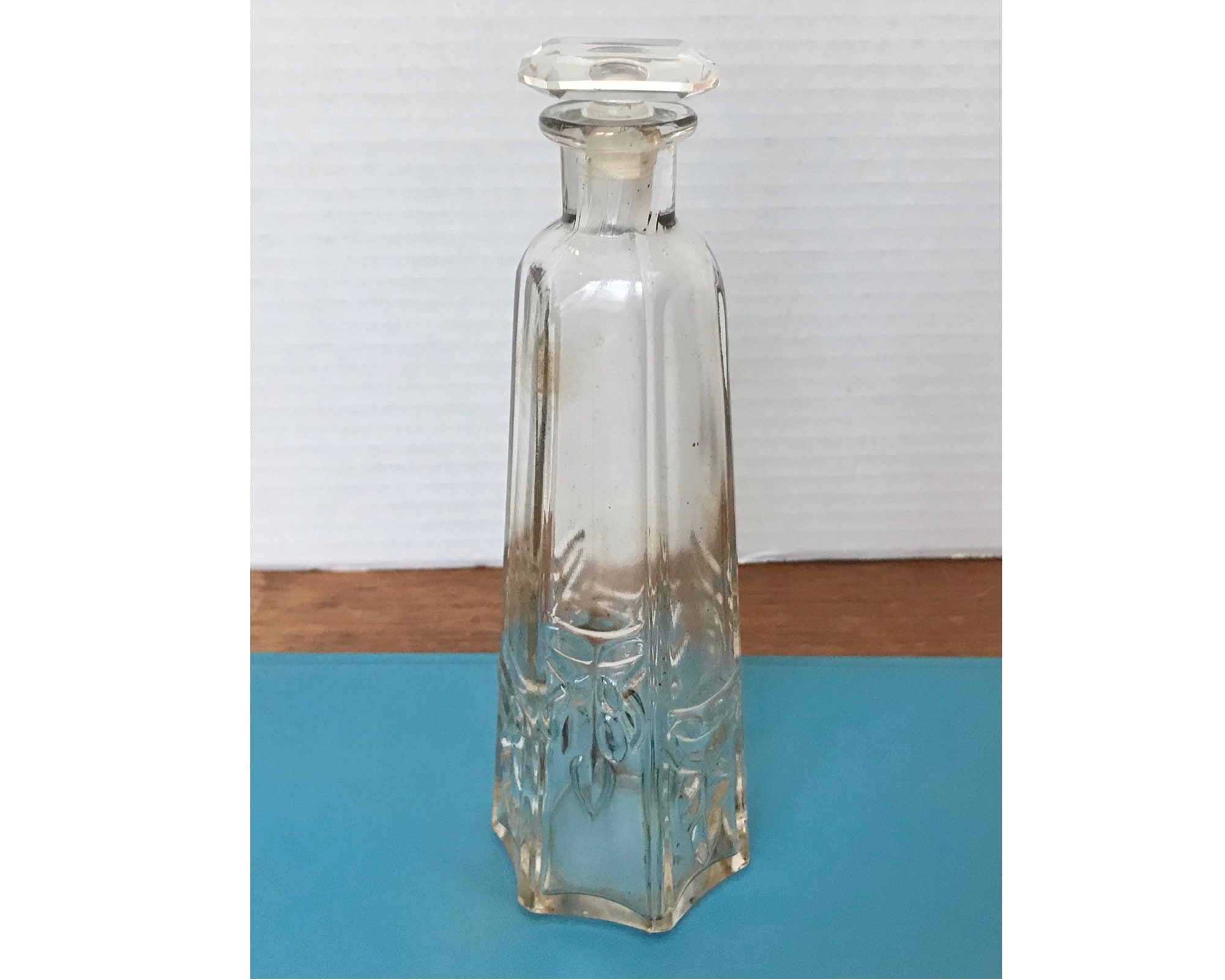 Hexagon Shape Guala Cap Finish Special Liquor 1 Liter Glass Bottle