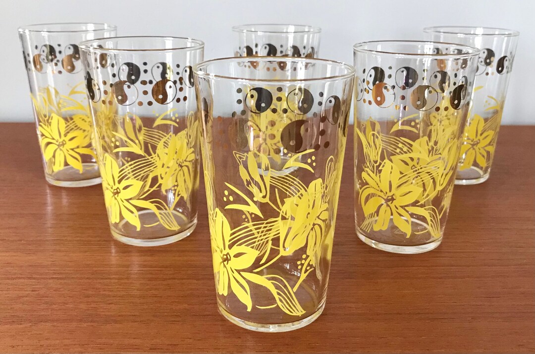 1960s Federal Glass Drinking Glasses With Yellow Lilies & Gold Yin Yang Detailing, Set of Juice