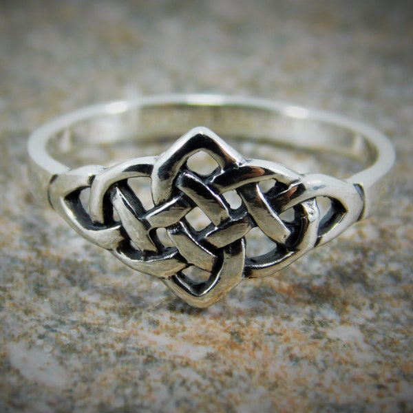 Sterling Silver Celtic Knot Ring / Celtic Ring / Endless Knot Ring /  Friendship Ring