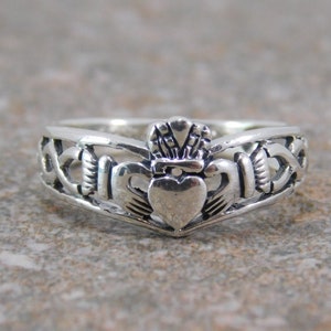 Free Engraving Mens or Womens Sterling Silver 925 Claddagh Ring / Promise Ring / Engagement Ring / Friendship Ring