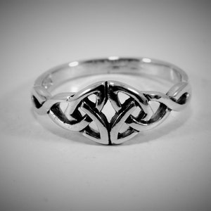 Sterling Silver Trinity Triquetra Knot Ring / Celtic Ring / Endless Knot Ring / Triquetra Ring