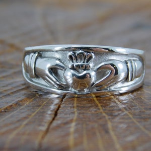 Claddagh Ring / Sterling Silver / Free Engraving / Half and Quarter sizes / Promise Ring / Mens Claddagh / Engagement Ring / Friendship Ring