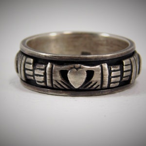 Sterling Silver Claddagh Ring / celtic ring / Promise Ring / Engagement Ring / Friendship Ring / mens claddagh ring / Spinner ring