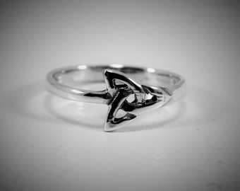 Sterling Silver Trinity Triquetra Knot Ring / Celtic Ring / Endless Knot Ring / Triquetra Ring