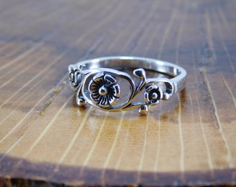 Sterling Silver Flower Ring, Floral Ring, Floral Band.