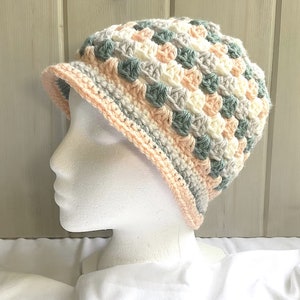 Cloche au crochet, avec rayures grand-mère, Bonnet multicolore pour fille, Cadeau pour jeune fille, Cadeau pour elle