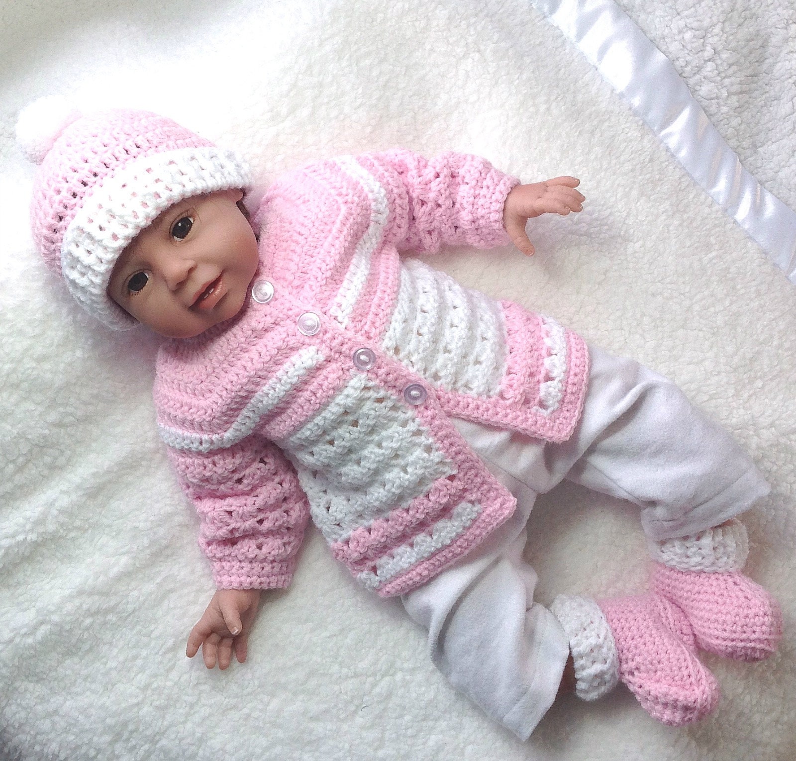 Ensemble Bébé Crocheté Fait Main : Pull, Chapeau, Chaussons, Couvre-couches - Taille 1 à 6 Mois - Rose - Neuf