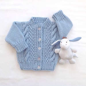 Hand knit baby cardigan - 0 to 6 months - Baby blue sweater - Baby knitwear - Baby shower gift - Baby boy cardigan - Infant girl cardigan