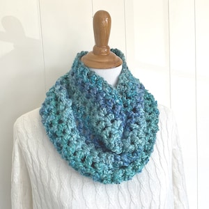 Blue turquoise cowl, Crochet neck warmer, Gift for girl, Gift for Mom