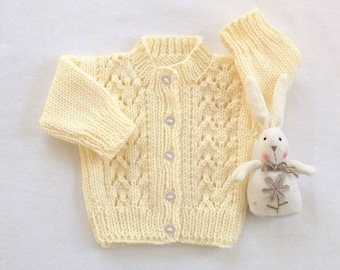 Baby yellow sweater - 0 to 6 months - Baby hand knit yellow cardigan - Infant knitwear - Baby shower gift