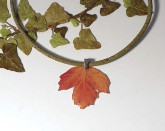 Collier court, pendentif végétal véritable, feuille d'automne rousse, collier liège _ pendentif feuille, bijou nature _ cadeau pour elle