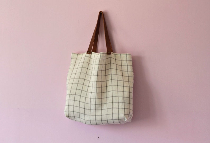 Zero waste grocery tote Plaid print shopper Linen market bag Eco friendly Tote bag in checked linen with leather straps Linen shopper