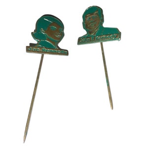 Botón político de presidente raro Jackie y John F. Kennedy para presidente Botón de pinback de campaña presidencial vintage de los años 60 Insignia de palo