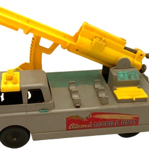 Vintage 1950’s Ideal Atomic Mobile Unit Truck Missile Rocket Launcher RARE