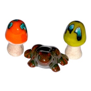 Vintage Miniatur Mini Fairy Garden 3er Set Tropfglasur Speckle Pilze und Frosch Figuren Figuren Fat Lava
