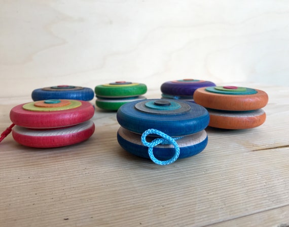 Yoyo Hecho a Mano con Talla, Yo-yo de Madera, Yoyo Old Time Classic, Yoyó  de Madera de Roble, Yoyo de Torneado de Madera, Juego de Niños, Juego  Vintage, Madera de Colores 