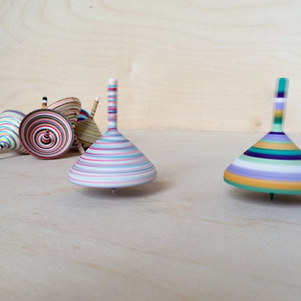 Wooden Spinning Top, Handmade Tops, Spinning Tops, Spinning Top Easy For Kids, Oak Wood Top, Wood Turning Tops, Toupie, Modiste Spinning Top