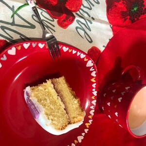 Conjunto de café da manhã com corações desenhados à mão