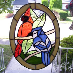 Glasmalerei-Sonnenfänger aus Kardinal und Blauhäher