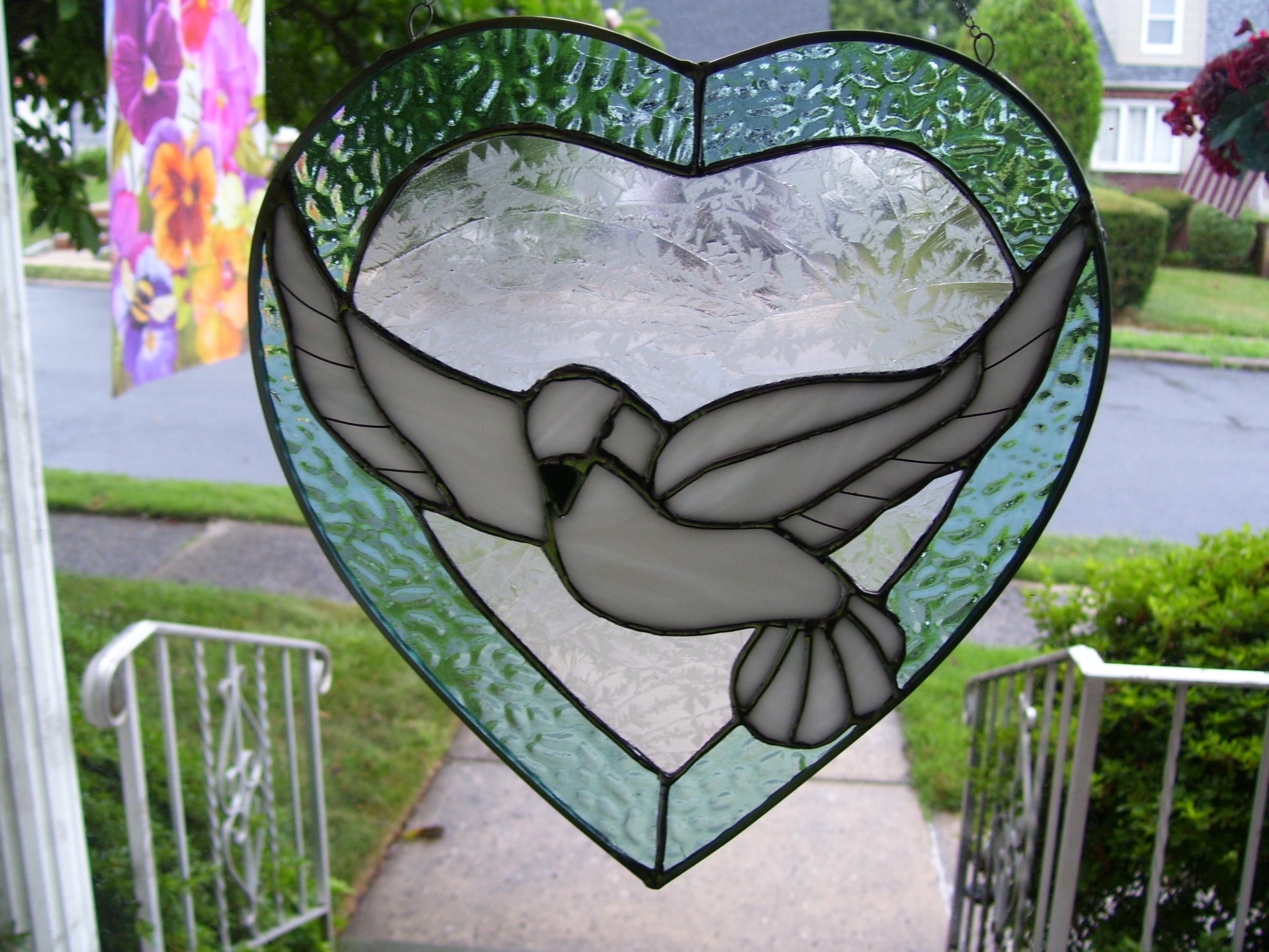 ステンドグラスのハートの鳩のサンキャッチャー - Etsy 日本