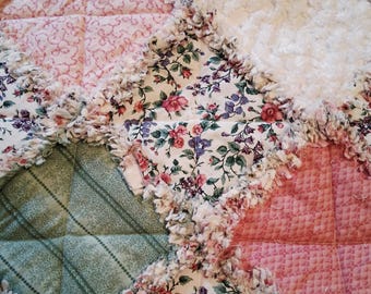 R2003 Roses and Bellflowers rag quilt