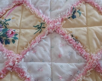 R1135 Handmade sweet yellow and white Daisy Kingdom baby rag quilt