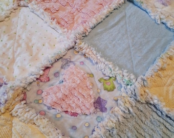 R2006 Appliqued Chenille Hearts Baby Rag Quilt