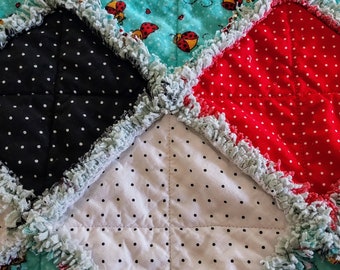R1152 Handmade Ladybug Baby Rag Quilt